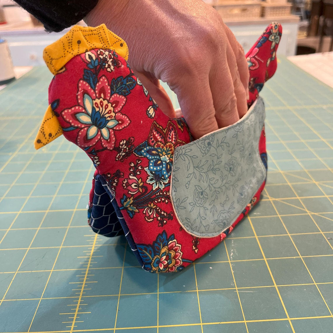 Original Henrietta Chicken Oven Mitt Sewing Pattern PDF - Beginner Quilted Potholder