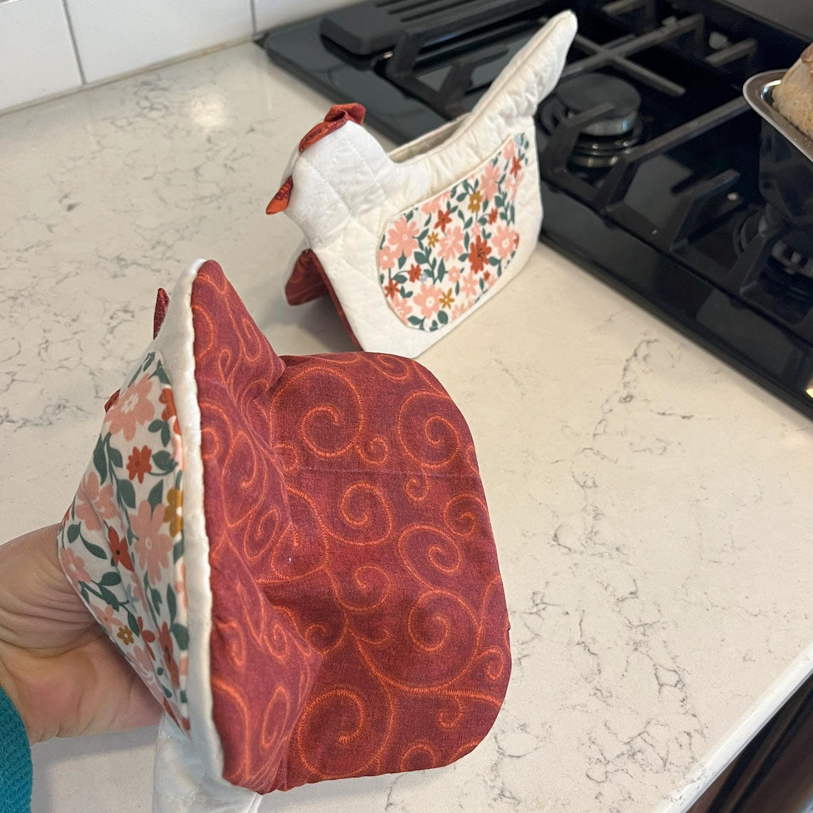 Original Henrietta Chicken Oven Mitt Sewing Pattern PDF - Beginner Quilted Potholder