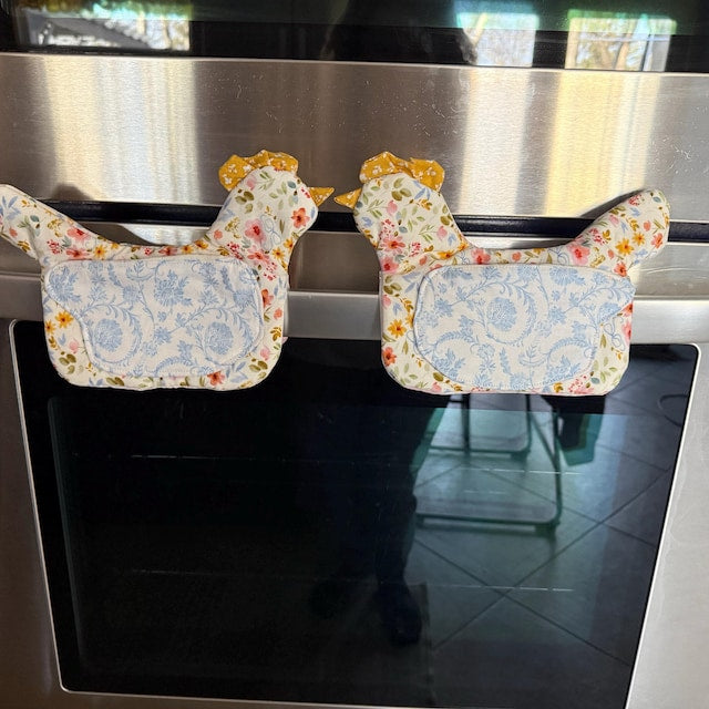 Original Henrietta Chicken Oven Mitt Sewing Pattern PDF - Beginner Quilted Potholder