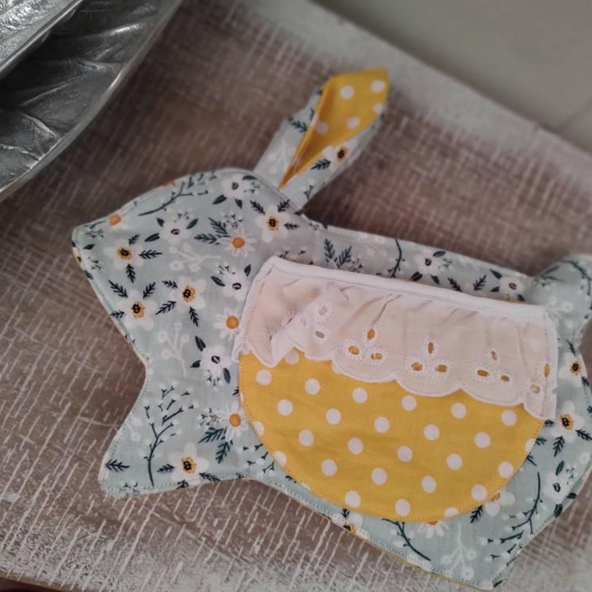 Betsy Bunny Oven Mitt Pattern PDF | Quilted Kitchen Decor