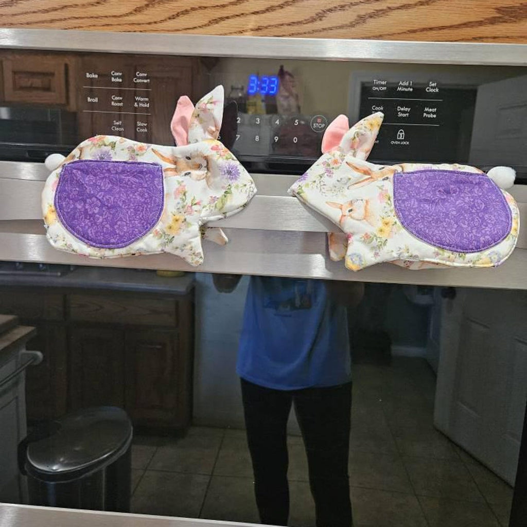 Betsy Bunny Oven Mitt Pattern PDF | Quilted Kitchen Decor